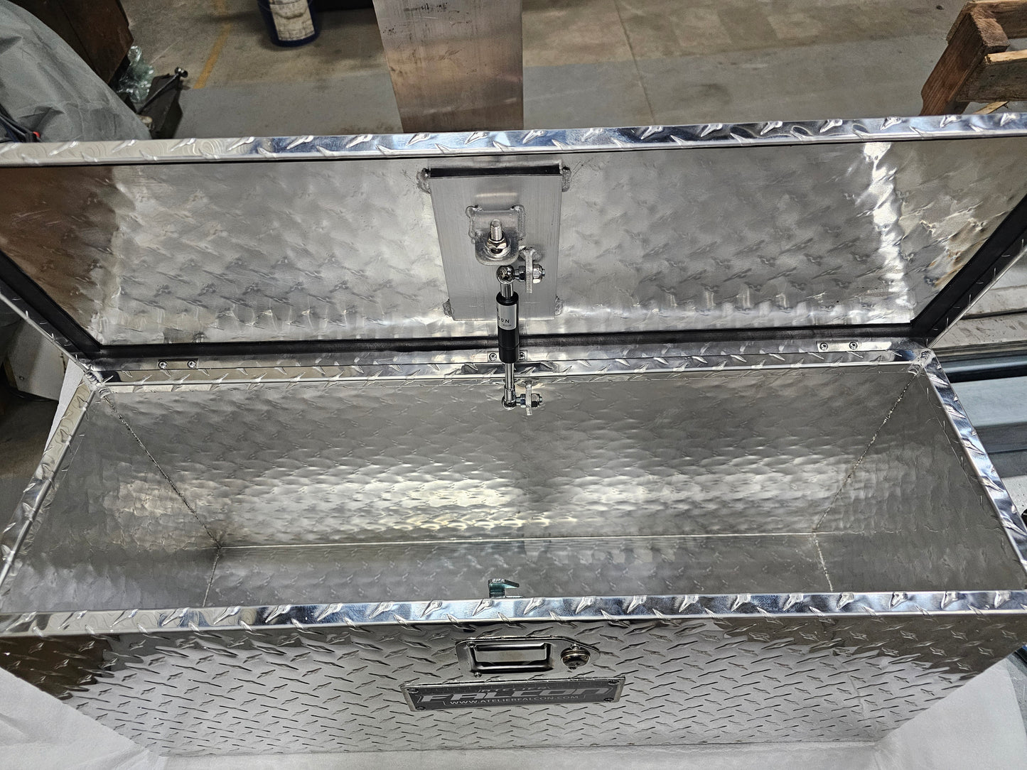 Coffre utilitaire 31" x 10" x 14" aluminium